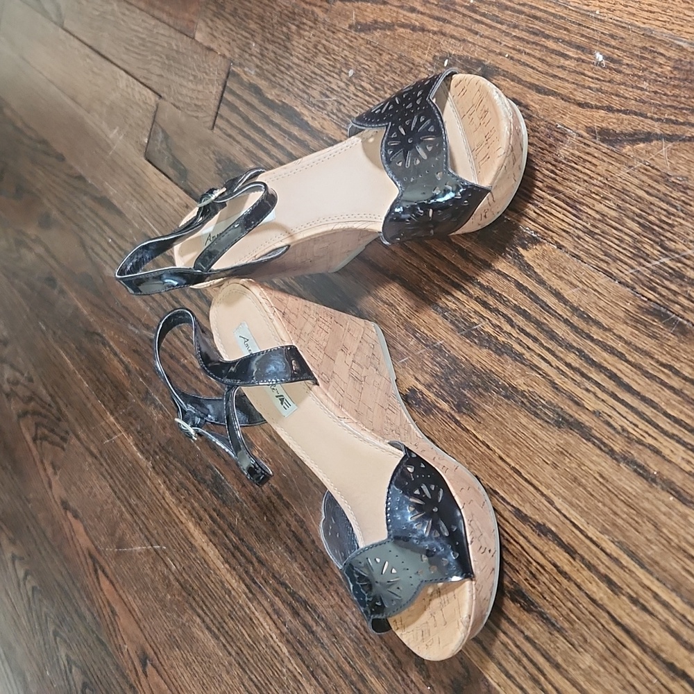 American eagle black wedges